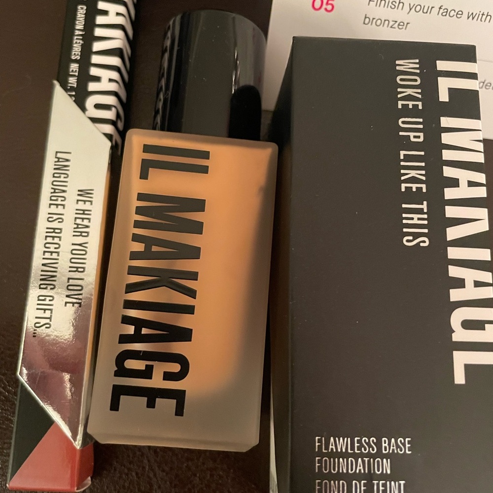 IL Makiage Woke up like this 130 foundation & waterproof lip liner
